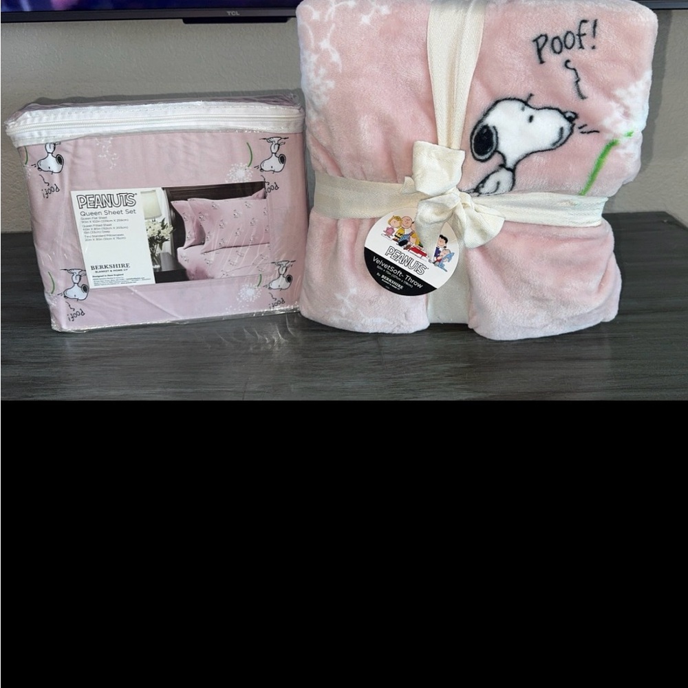 Peanuts Snoopy Pink Plush Throw & Sheet Set